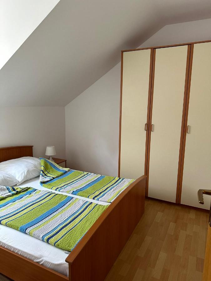 Apartmani Карлобаг Екстер'єр фото